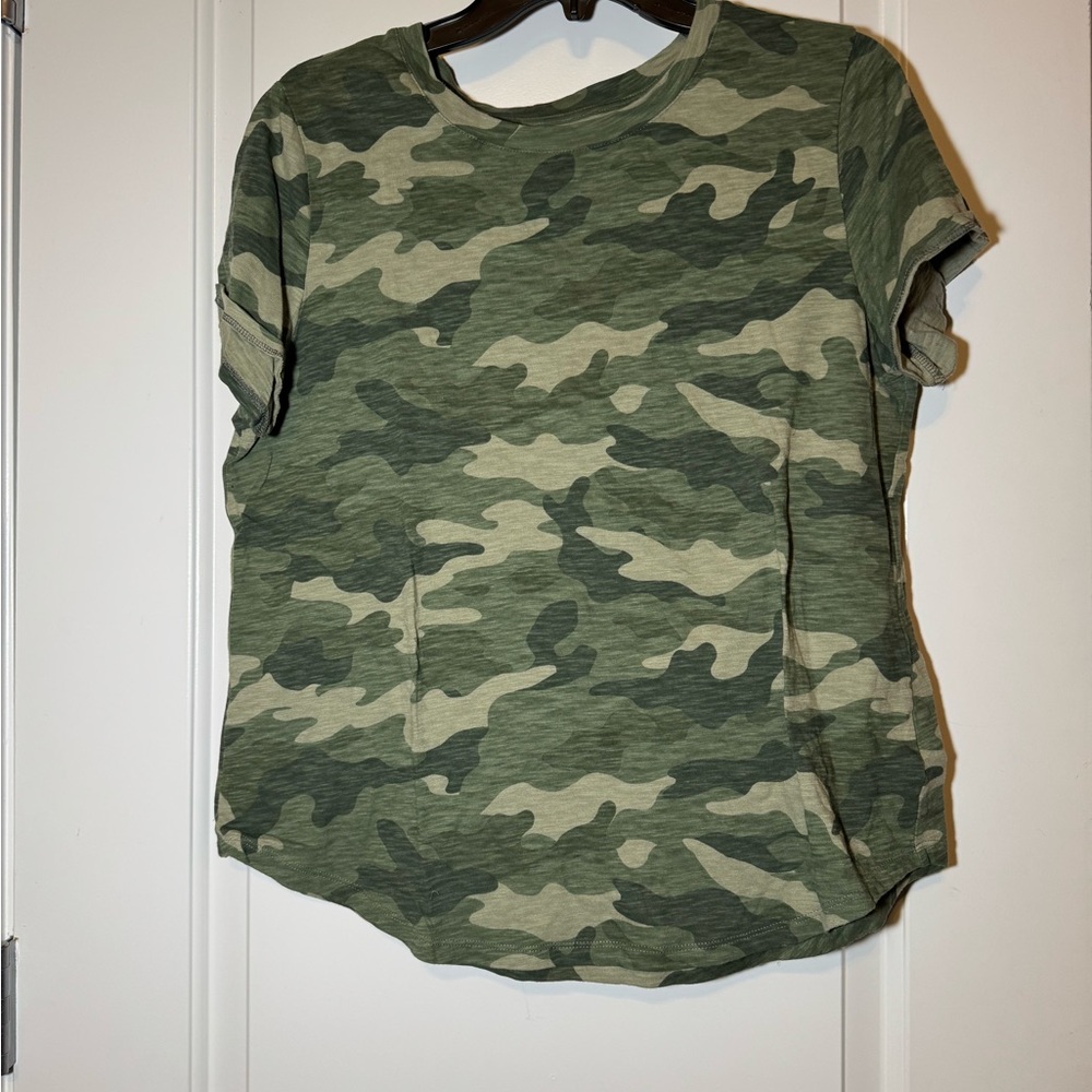 Old Navy Green Camo Women’s Tee